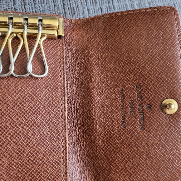 Louis Vuitton 6-Ring Key Holder - Picture 7 of 14